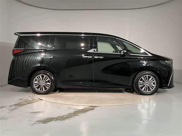 Toyota Alphard 4