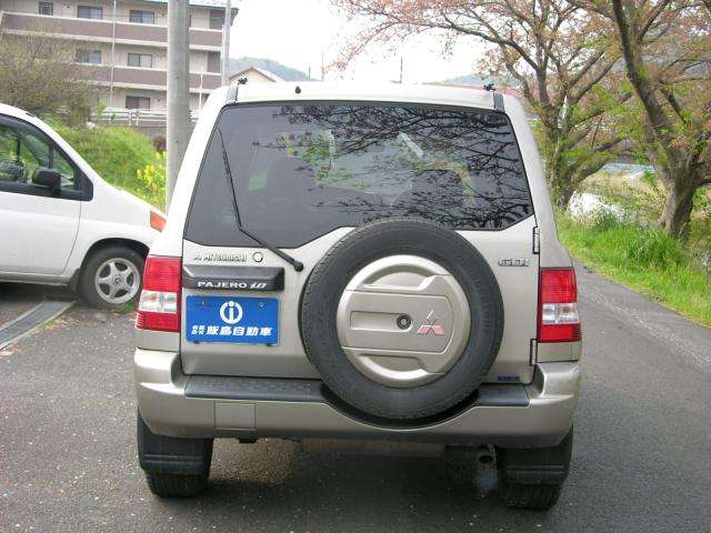 Mitsubishi Pajero iO 5