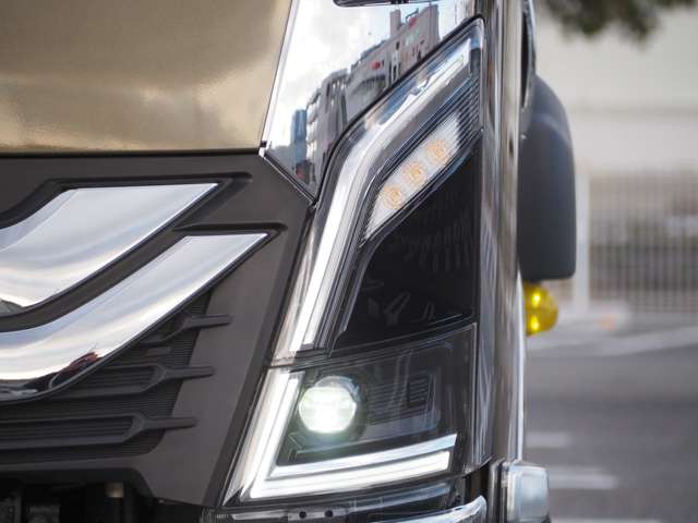 Isuzu Elf 11