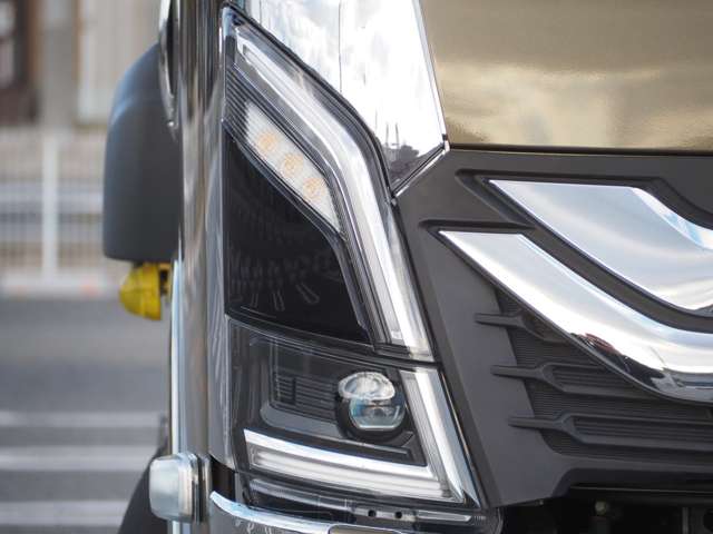 Isuzu Elf 10