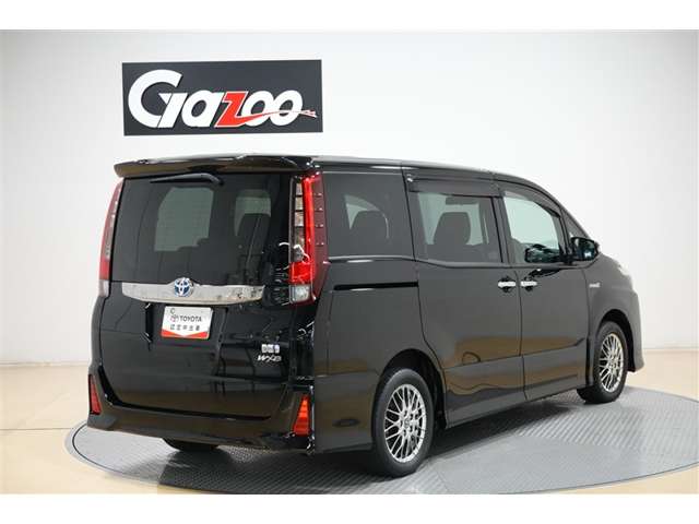Toyota Noah 5