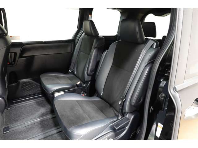 Toyota Noah 7