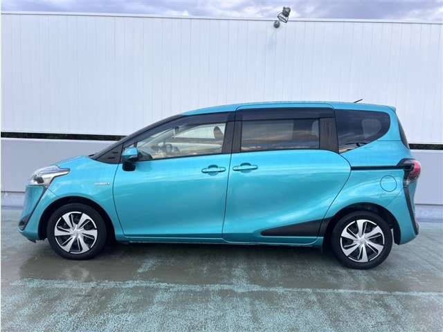 Toyota Sienta 11