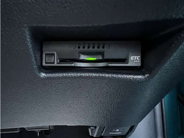 Toyota Sienta 4
