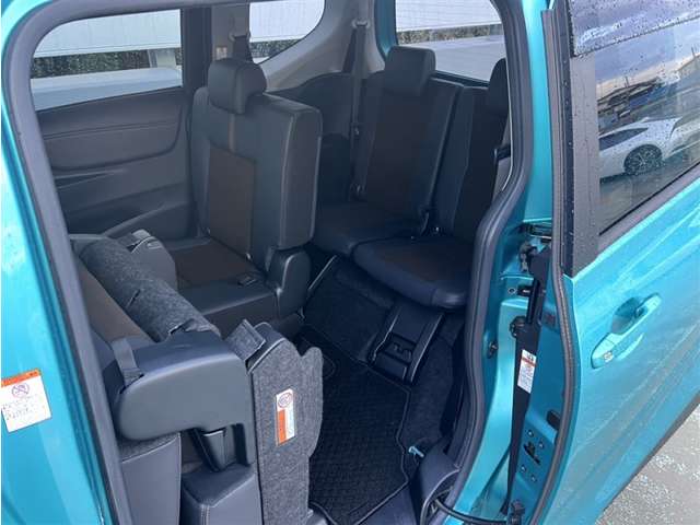 Toyota Sienta 9