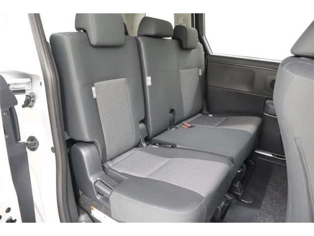 Toyota Sienta 12