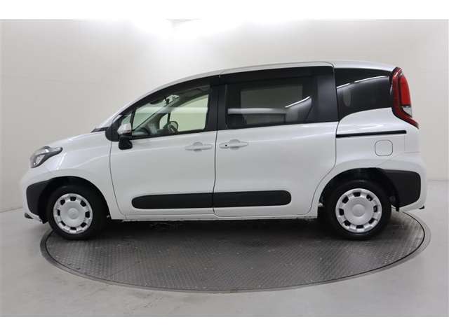 Toyota Sienta 9