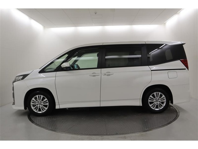 Toyota Noah 5