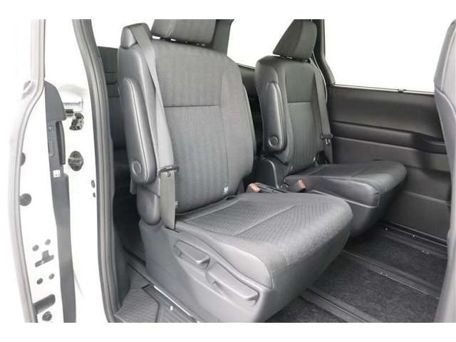 Toyota Noah 8