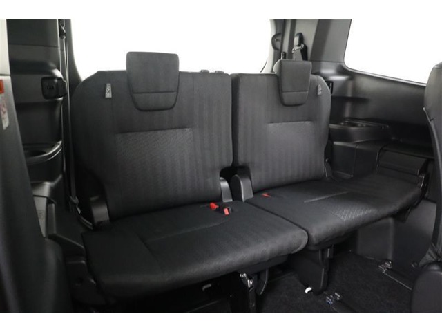 Toyota Noah 9