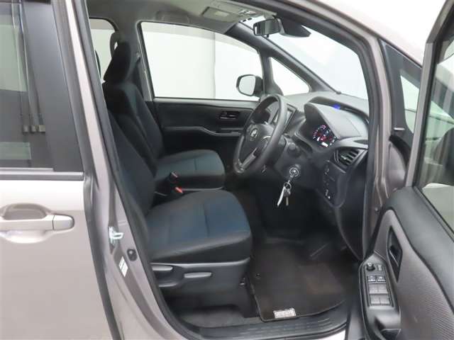 Toyota Noah 7