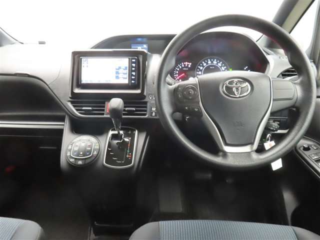 Toyota Noah 8