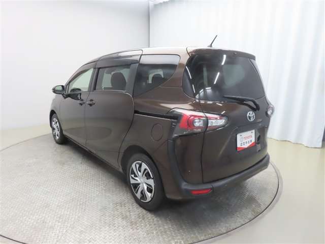 Toyota Sienta 5
