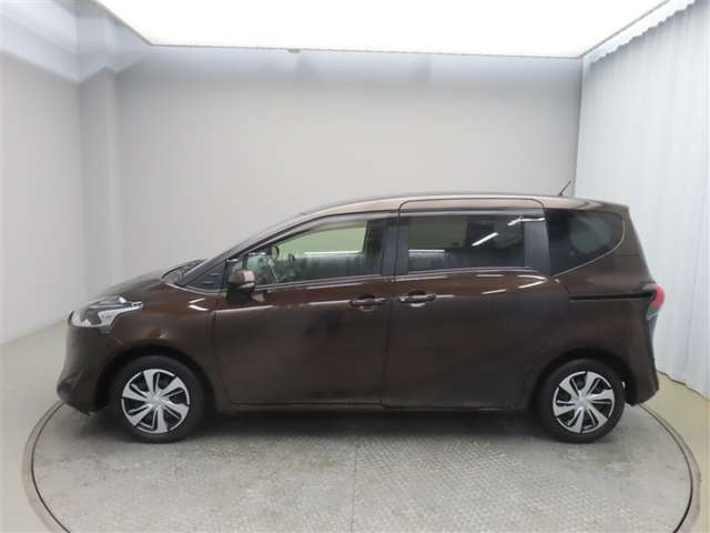 Toyota Sienta 6