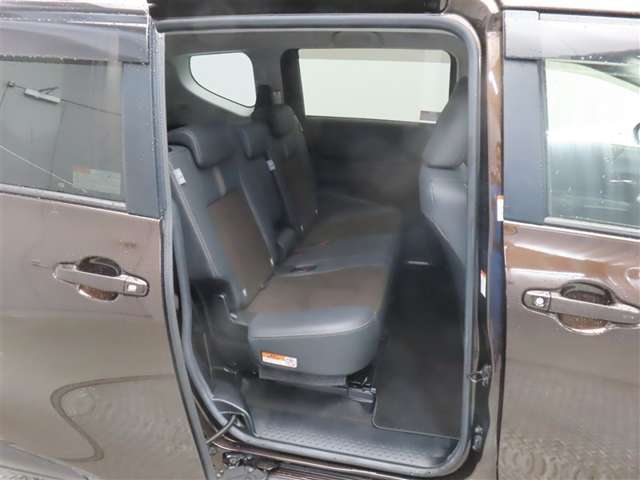 Toyota Sienta 9
