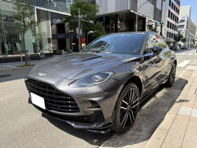 Aston Martin DBX 4