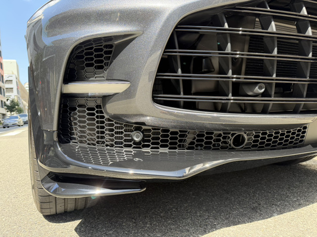 Aston Martin DBX 5