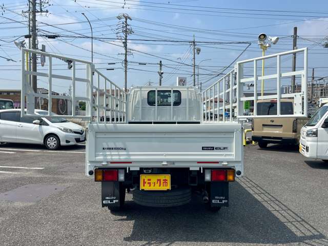 Isuzu Elf 7
