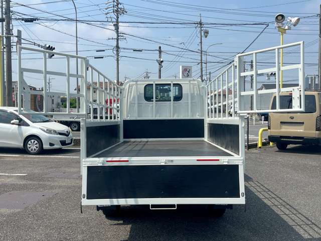 Isuzu Elf 8