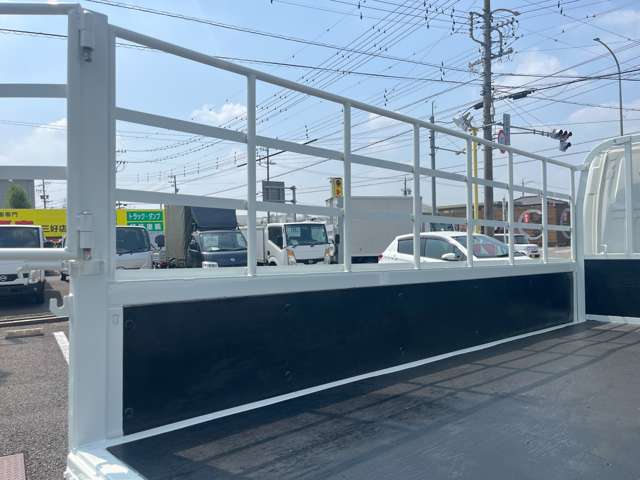 Isuzu Elf 9