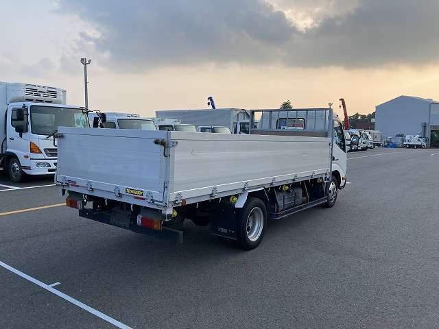 Hino Dutro 12