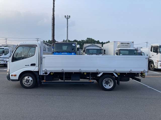 Hino Dutro 4