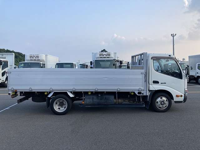Hino Dutro 5