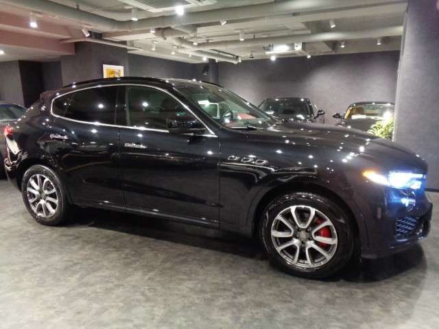Maserati Levante 8
