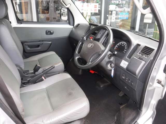 Toyota Light Ace Van 10