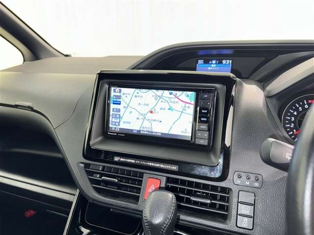 Toyota Voxy 11