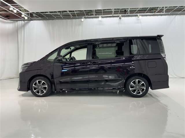 Toyota Voxy 5