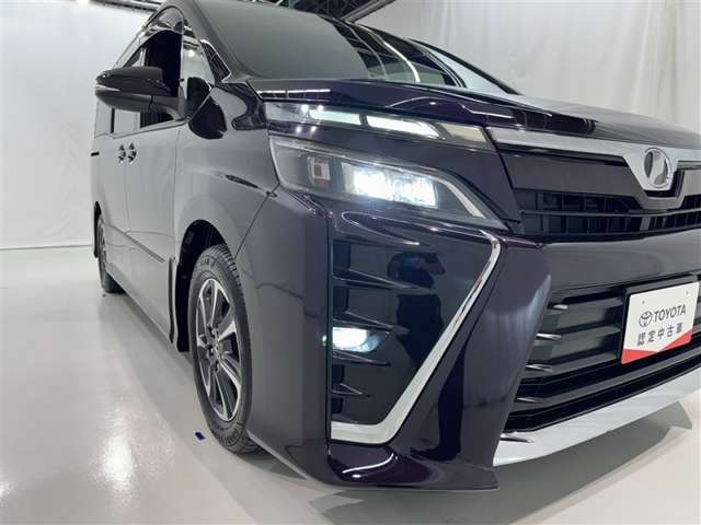 Toyota Voxy 8