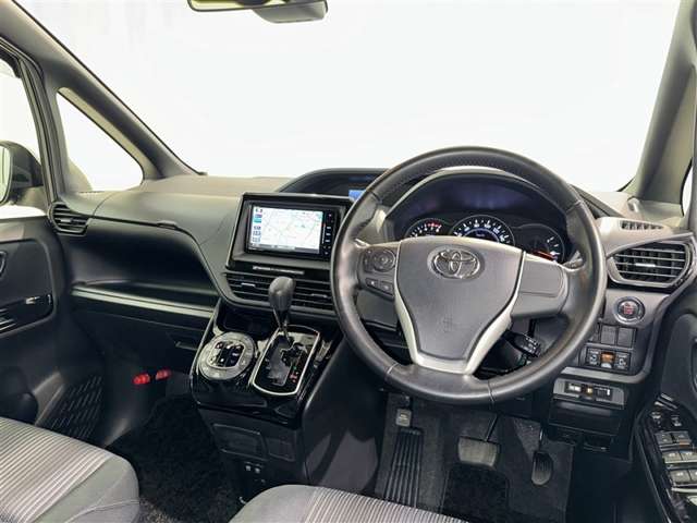Toyota Voxy 9