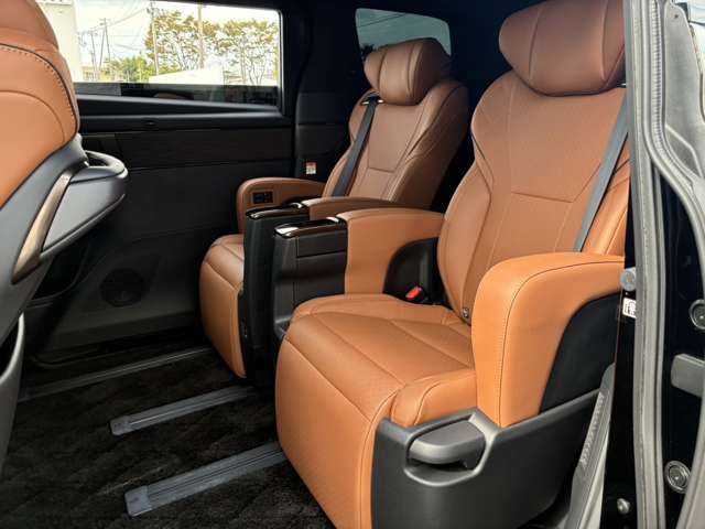 Toyota Vellfire 8