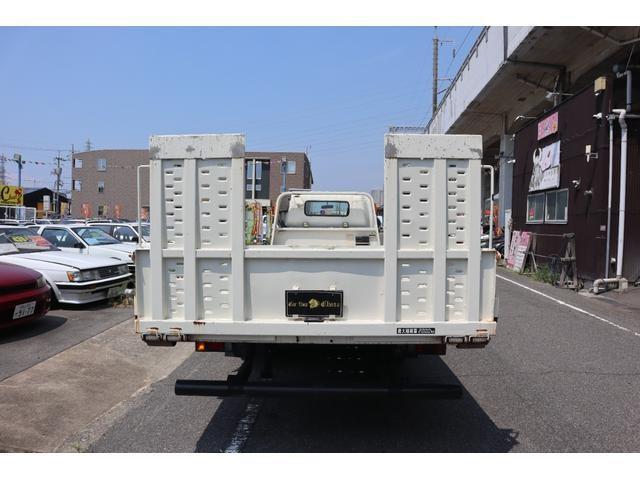 Hino Dutro 9
