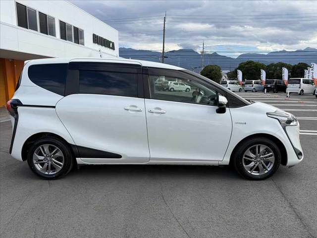 Toyota Sienta 11