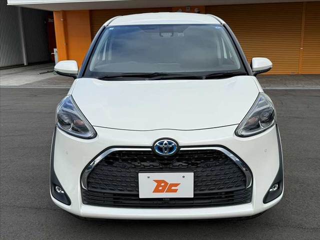Toyota Sienta 9
