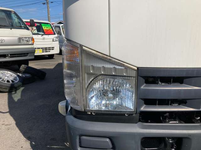 Isuzu Elf 8