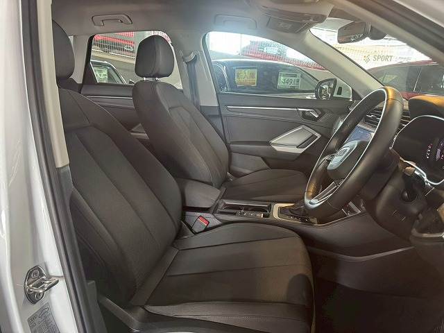 Audi Q3 11