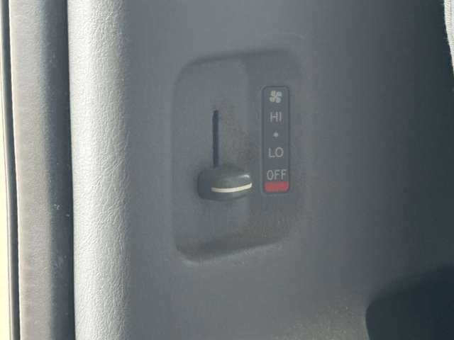 Toyota Hiace Van 12