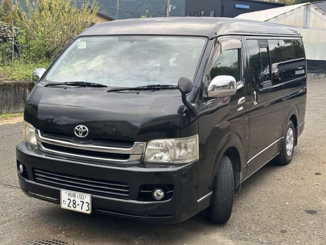 Toyota Hiace Van 4