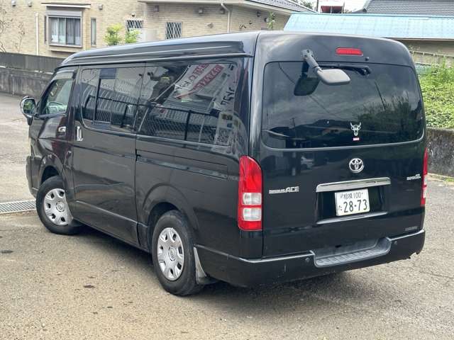 Toyota Hiace Van 6