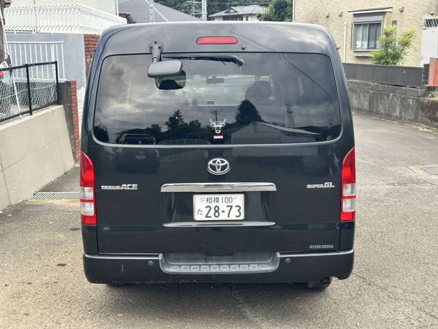 Toyota Hiace Van 7