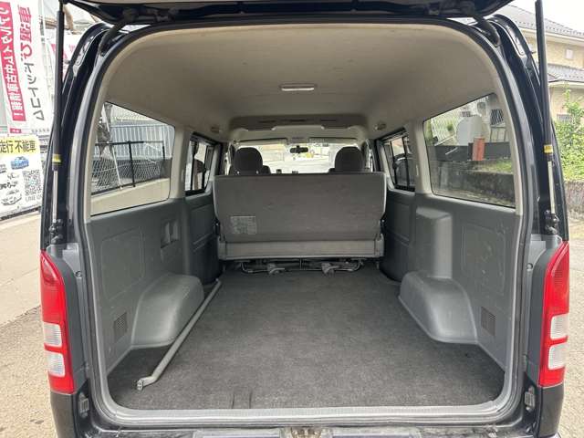 Toyota Hiace Van 9