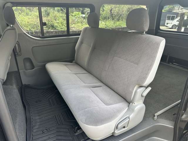 Toyota Hiace Van 10