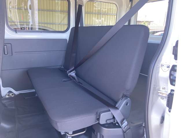 Daihatsu Hijet Cargo 12
