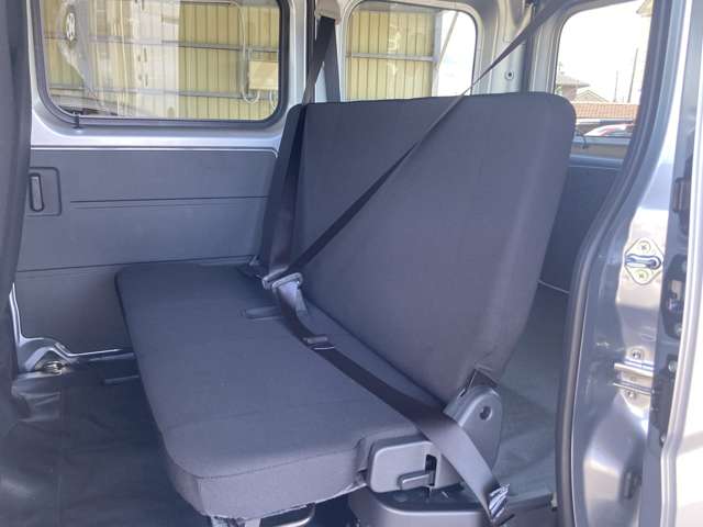 Daihatsu Hijet Cargo 12