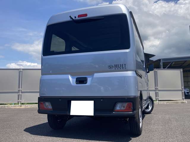 Daihatsu Hijet Cargo 6