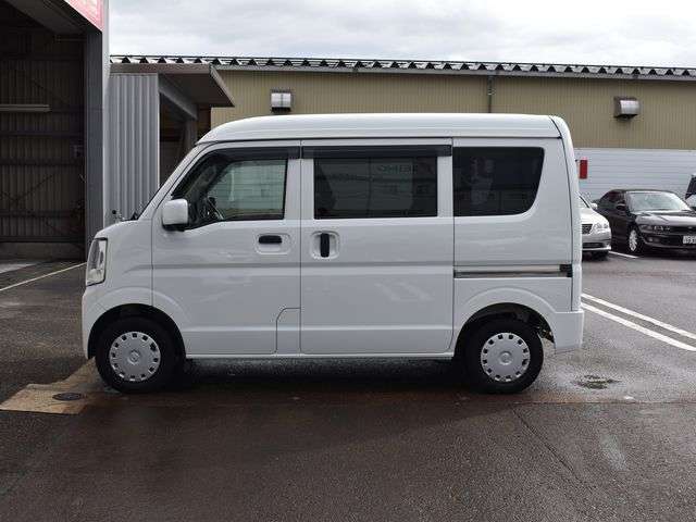 Nissan NV100 Clipper 11