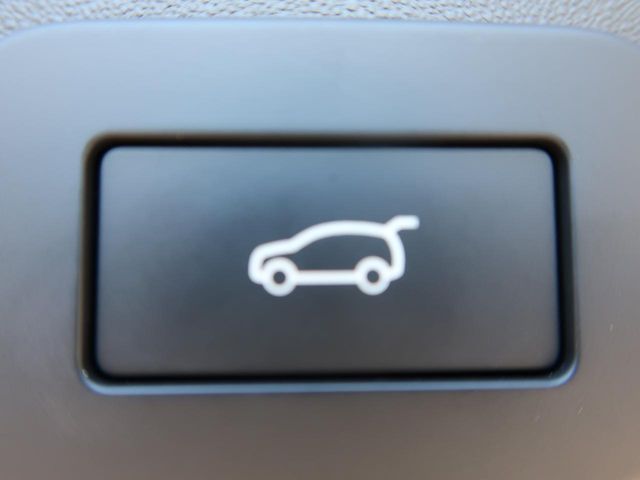 Jaguar E-Pace 10